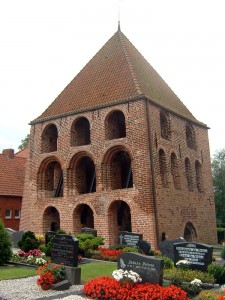 Turm der Midlumer Kirche